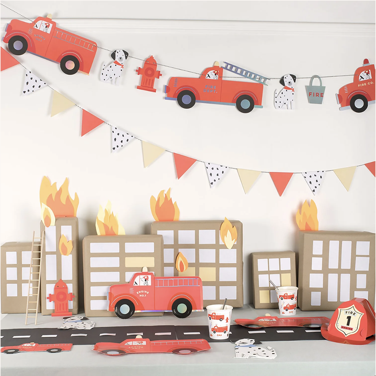 T-shirt 'Anniversaire 2 Ans Pompier' - Cadeau Enfant 2 Ans Avec Camion De Pompier