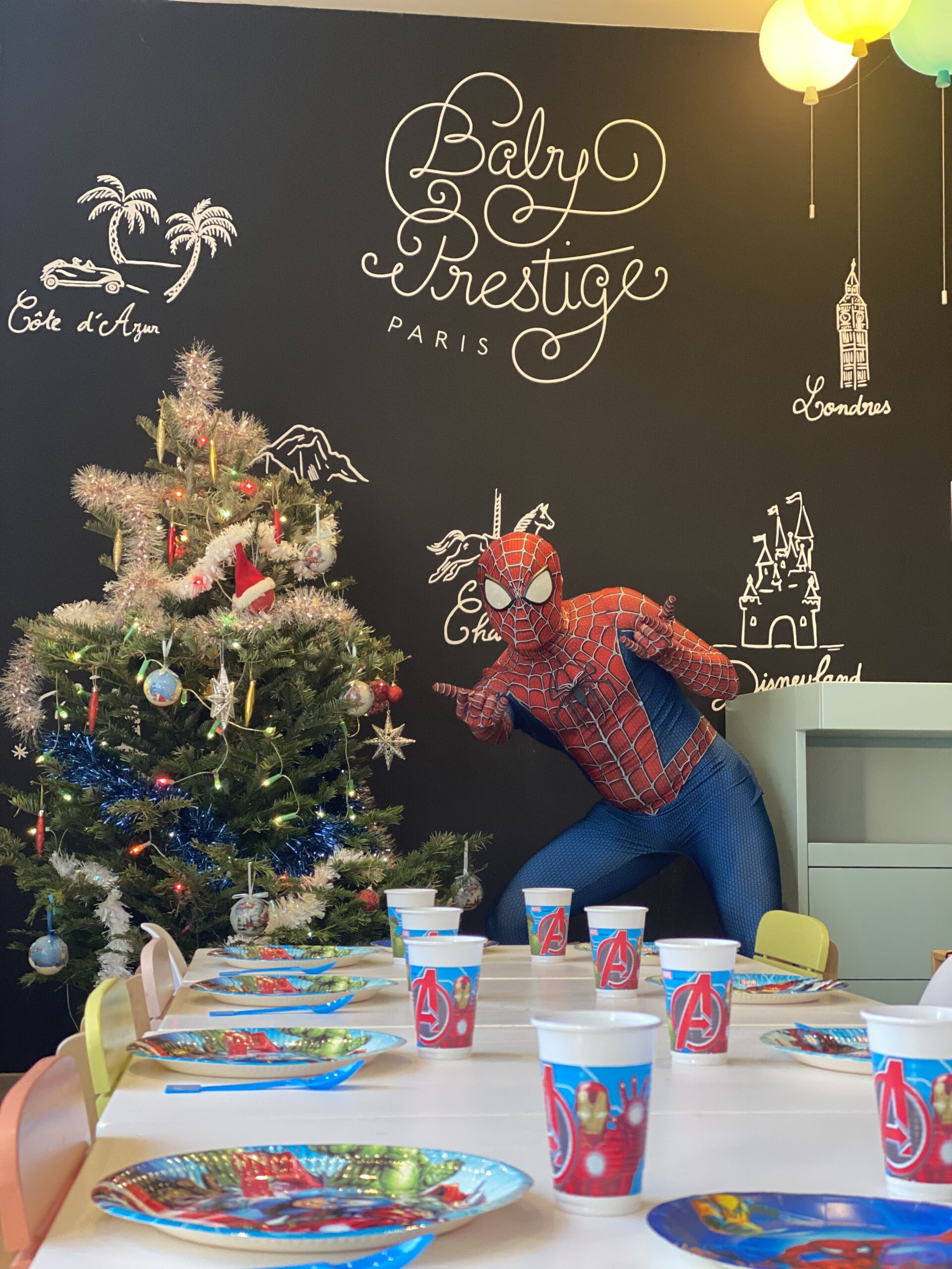 Kit Anniversaire Spiderman pour 8 enfants ( 8 assiettes, 20 serviettes, 8  gobelets )