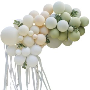 Arche de ballons taupe, pêche & sauge avec eucalyptus, feuillage de sauge et banderoles en papier