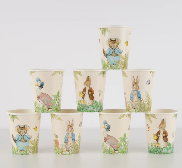 Gobelets Peter Rabbit dans le jardin