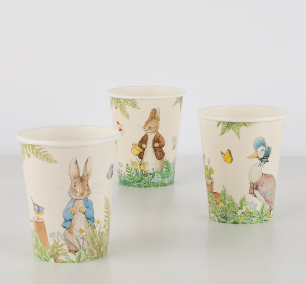 Gobelets Peter Rabbit dans le jardin