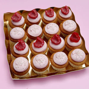 16 mini pink cupcakes