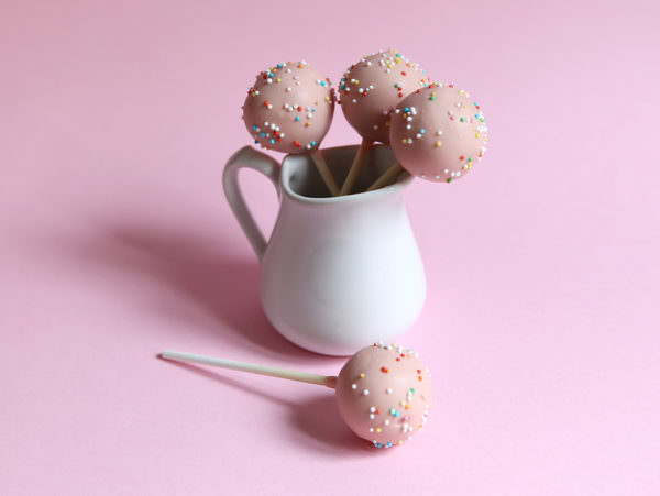 Vanilla Confetti Cakepops